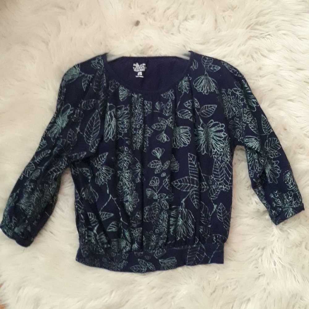 Long sleeve flower and leaf shirt 🦋